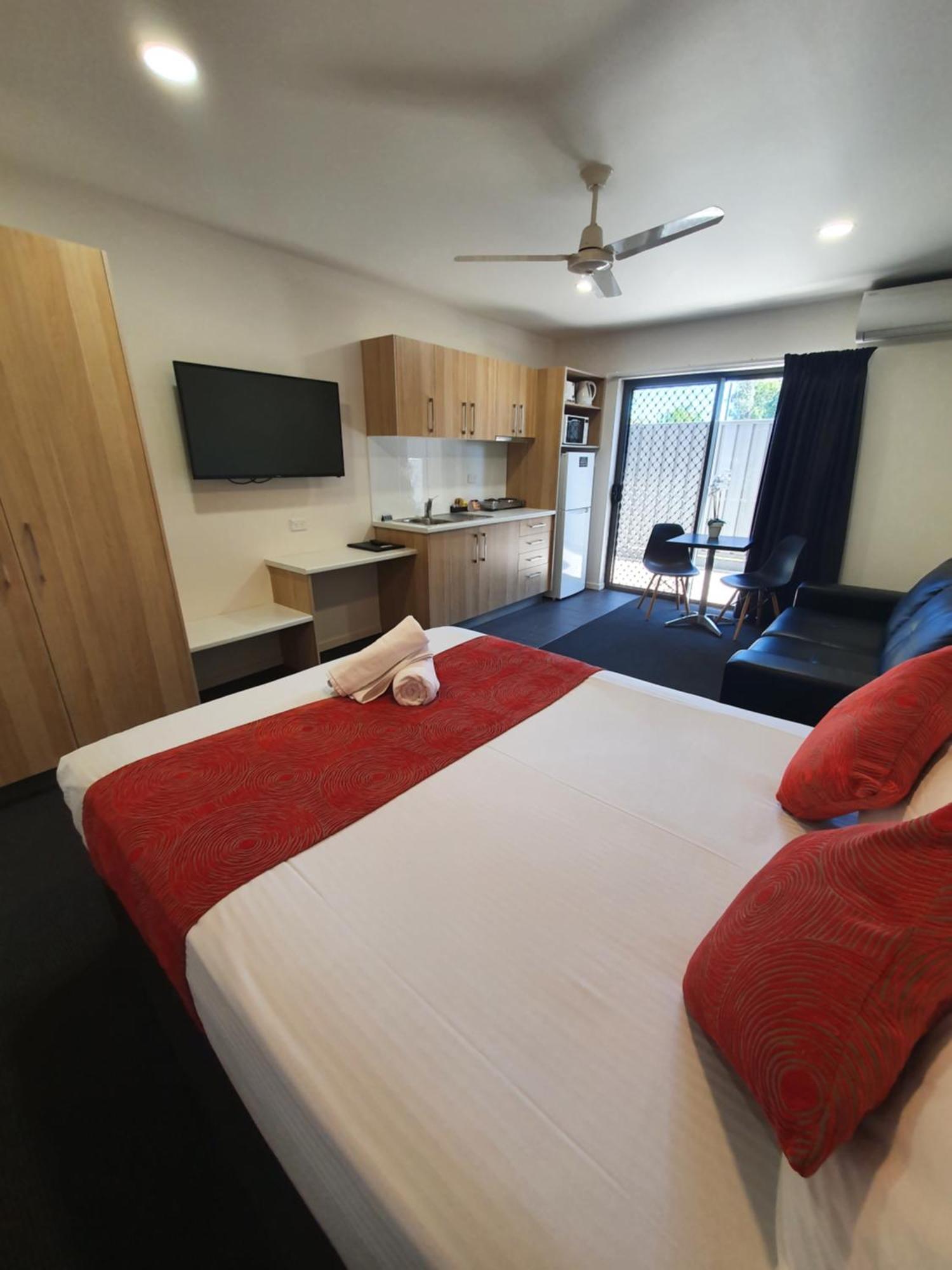 Abode37 Motel Emerald Εξωτερικό φωτογραφία
