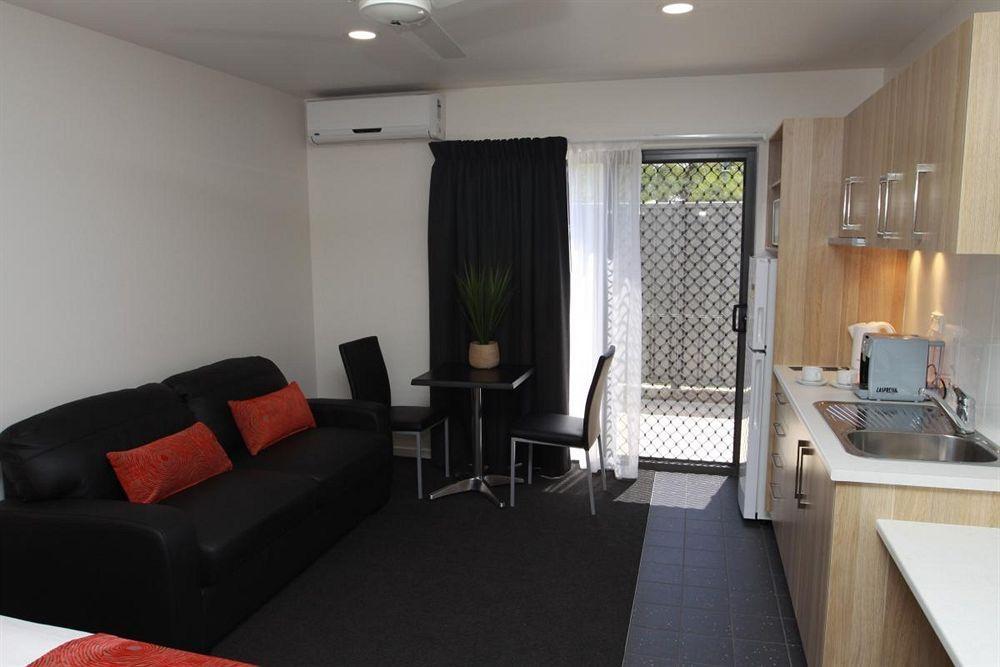 Abode37 Motel Emerald Εξωτερικό φωτογραφία