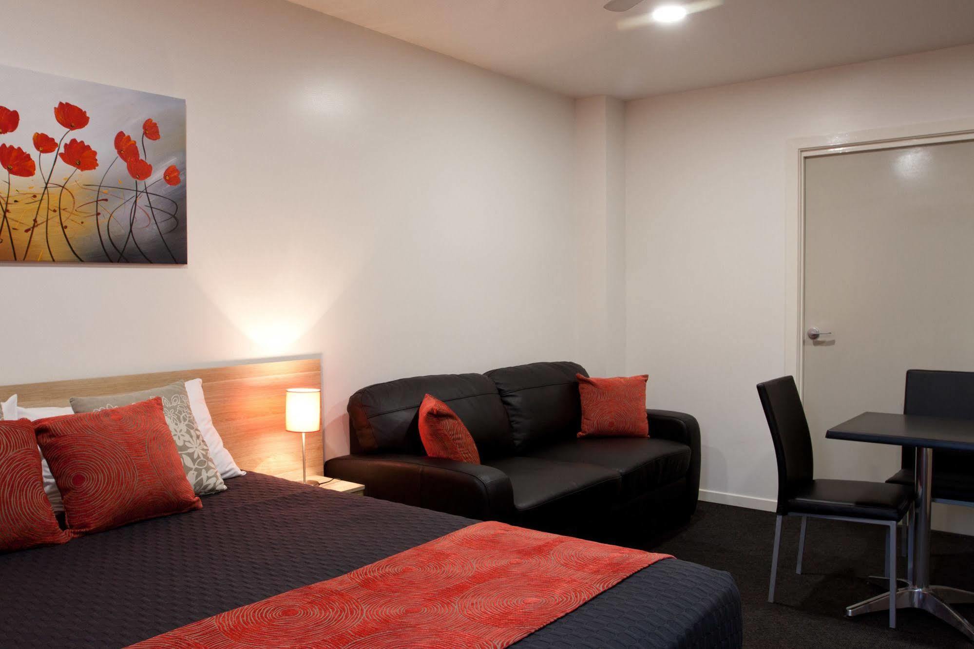 Abode37 Motel Emerald Εξωτερικό φωτογραφία