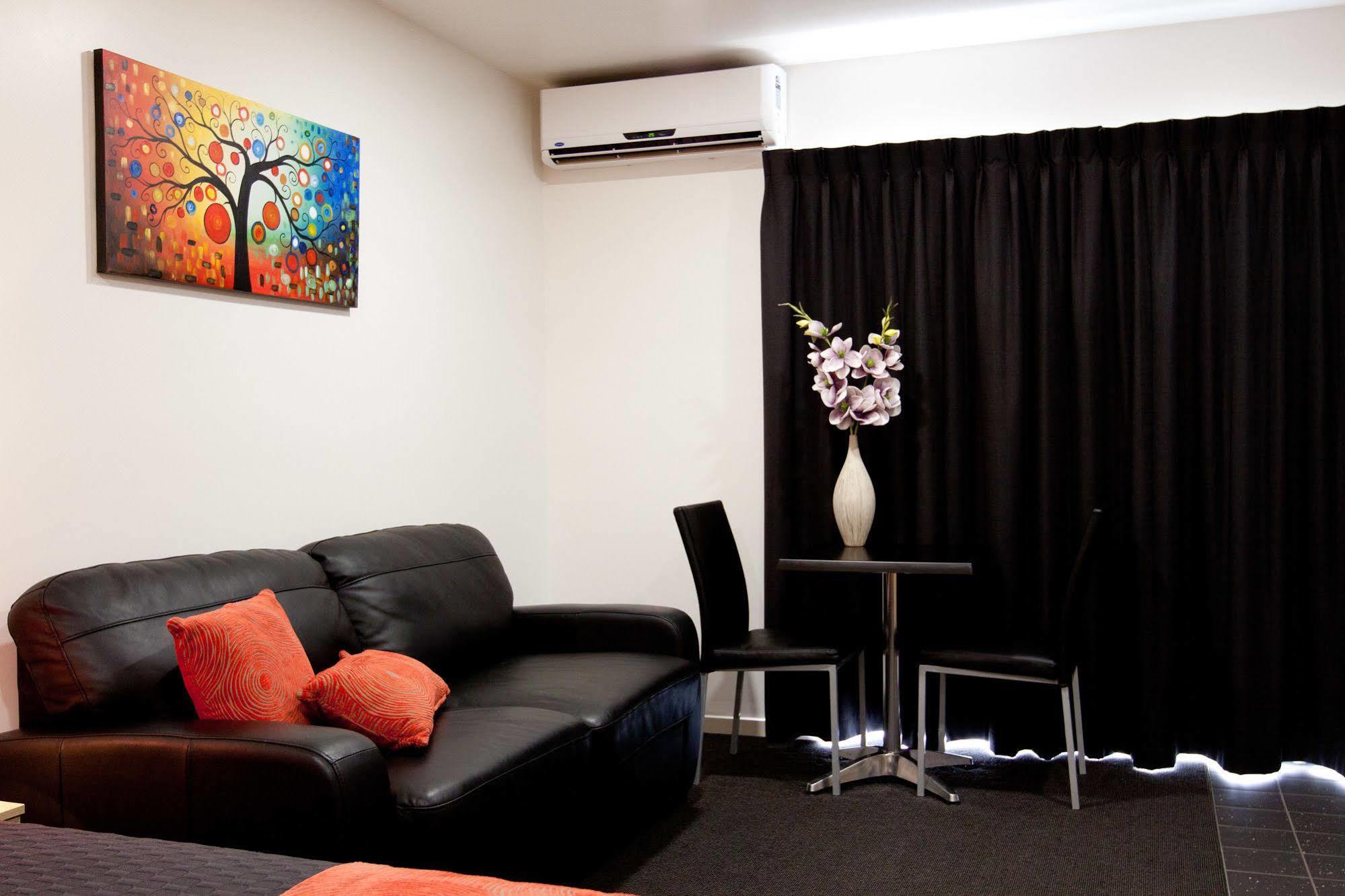 Abode37 Motel Emerald Εξωτερικό φωτογραφία